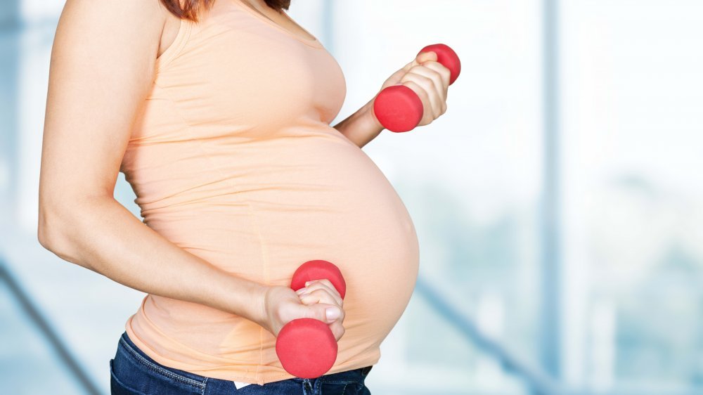 Can you lift weights while pregnant?
